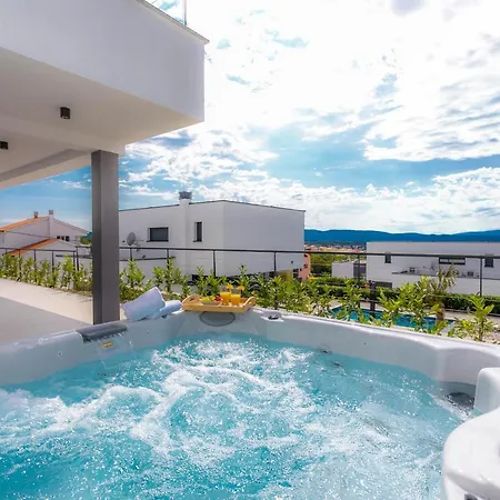 Lea Magdalena Villa