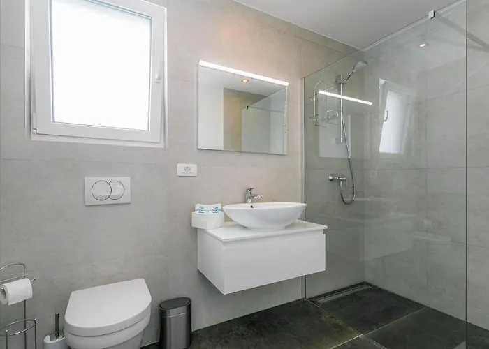 Lea Magdalena Villa *